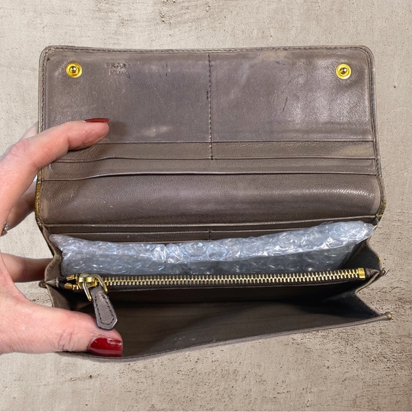 Sale‼️Prada Nappa Gaufre' Leather Wallet Button snap closure custom color - Picture 5 of 6